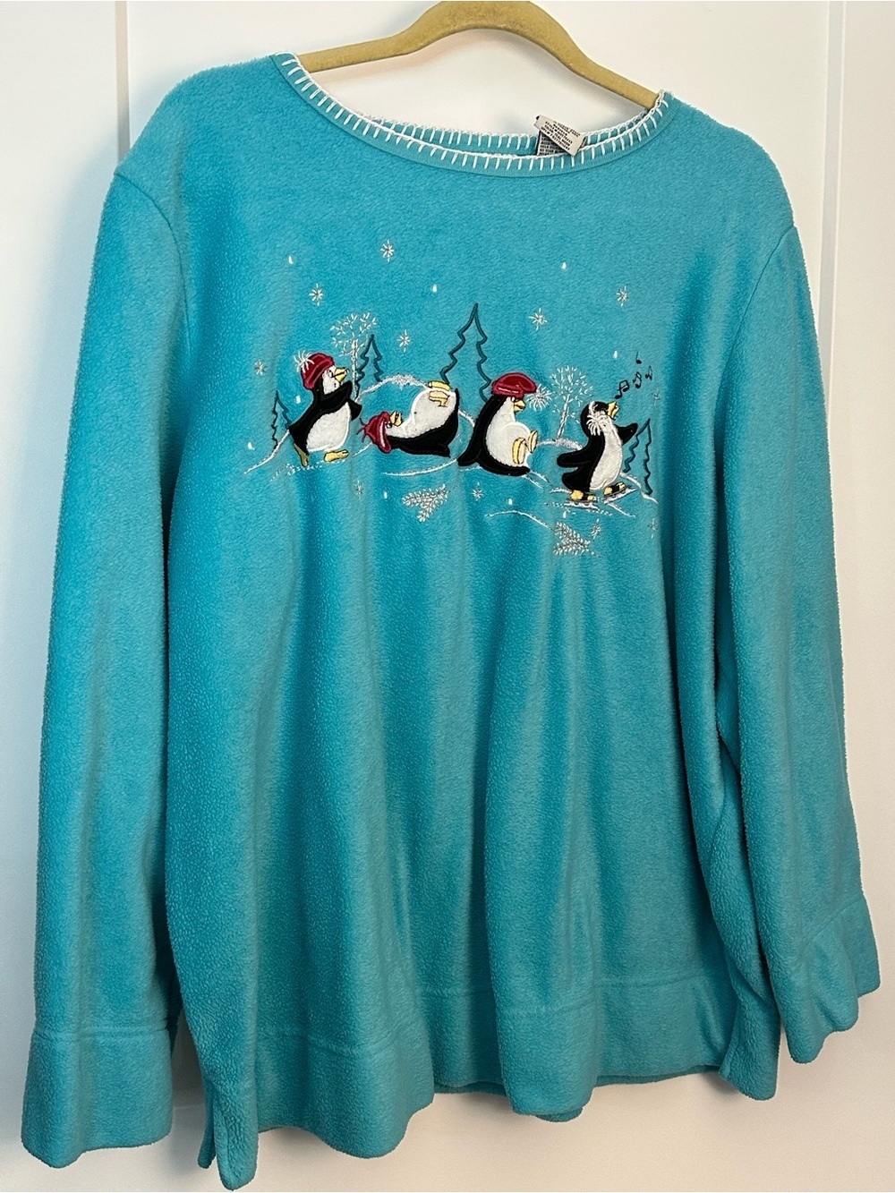 Ladiesfleece pullover with glittery penguins on front/back. Size 18W/20W.